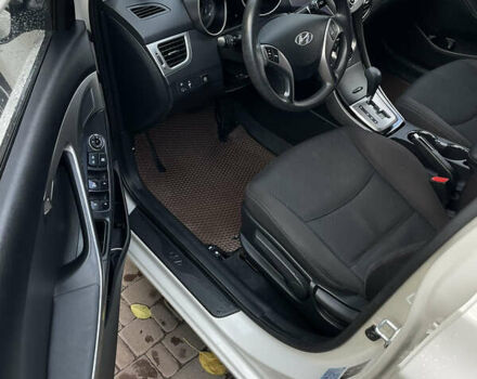 Хендай Элантра 2013 в Голованевске на Automoto.ua Бежевый Хендай Элантра, объемом двигателя 1.6 л и пробегом 130 тыс. км за 9900 $, фото 14 на Automoto.ua