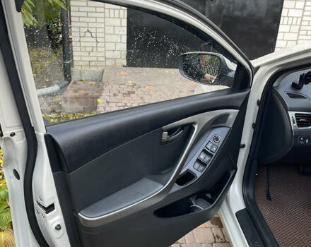 Хендай Элантра 2013 в Голованевске на Automoto.ua Бежевый Хендай Элантра, объемом двигателя 1.6 л и пробегом 130 тыс. км за 9900 $, фото 19 на Automoto.ua