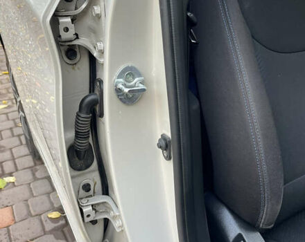 Хендай Элантра 2013 в Голованевске на Automoto.ua Бежевый Хендай Элантра, объемом двигателя 1.6 л и пробегом 130 тыс. км за 9900 $, фото 23 на Automoto.ua