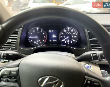 Бежевый Хендай Элантра, объемом двигателя 2 л и пробегом 127 тыс. км за 11800 $, фото 7 на Automoto.ua