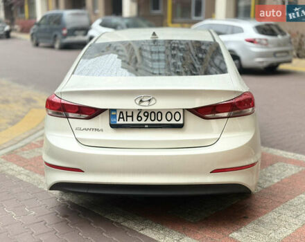Бежевый Хендай Элантра, объемом двигателя 2 л и пробегом 127 тыс. км за 11800 $, фото 4 на Automoto.ua