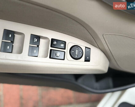 Бежевый Хендай Элантра, объемом двигателя 2 л и пробегом 127 тыс. км за 11800 $, фото 13 на Automoto.ua