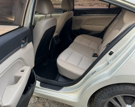 Бежевый Хендай Элантра, объемом двигателя 2 л и пробегом 78 тыс. км за 12500 $, фото 8 на Automoto.ua