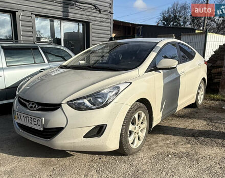 Бежевый Хендай Элантра, объемом двигателя 1.6 л и пробегом 120 тыс. км за 10300 $, фото 1 на Automoto.ua