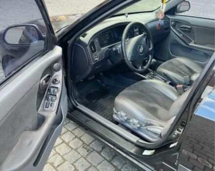 Хендай Элантра 2004 в Хусте на Automoto.ua Черный Хендай Элантра, объемом двигателя 2 л и пробегом 179 тыс. км за 3038 $, фото 6 на Automoto.ua