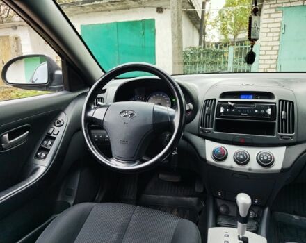 Чорний Хендай Елантра, об'ємом двигуна 1.6 л та пробігом 147 тис. км за 6400 $, фото 8 на Automoto.ua