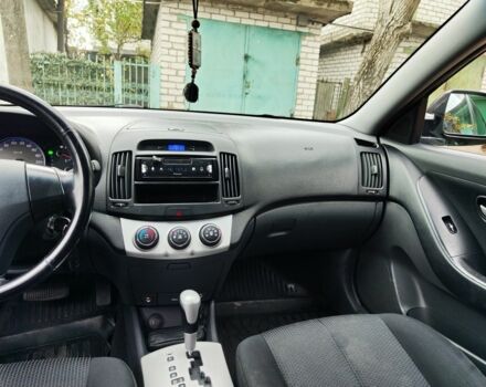 Чорний Хендай Елантра, об'ємом двигуна 1.6 л та пробігом 147 тис. км за 6400 $, фото 9 на Automoto.ua