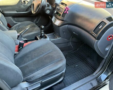 Черный Хендай Элантра, объемом двигателя 1.59 л и пробегом 240 тыс. км за 6257 $, фото 19 на Automoto.ua