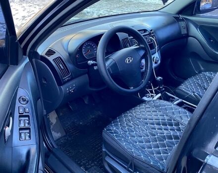 Черный Хендай Элантра, объемом двигателя 1.6 л и пробегом 158 тыс. км за 6800 $, фото 8 на Automoto.ua