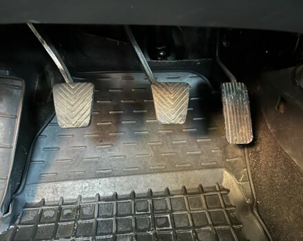 Черный Хендай Элантра, объемом двигателя 1.6 л и пробегом 240 тыс. км за 6411 $, фото 10 на Automoto.ua