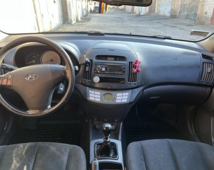 Черный Хендай Элантра, объемом двигателя 1.6 л и пробегом 240 тыс. км за 6411 $, фото 7 на Automoto.ua