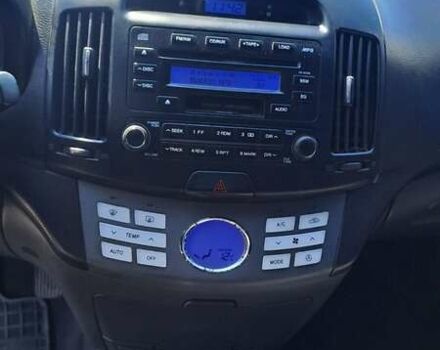 Черный Хендай Элантра, объемом двигателя 1.59 л и пробегом 255 тыс. км за 5000 $, фото 5 на Automoto.ua