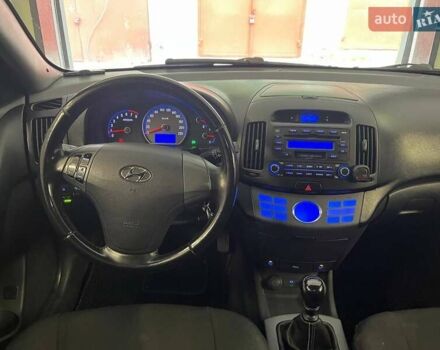 Черный Хендай Элантра, объемом двигателя 1.6 л и пробегом 350 тыс. км за 4750 $, фото 16 на Automoto.ua