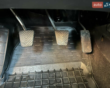 Черный Хендай Элантра, объемом двигателя 1.59 л и пробегом 240 тыс. км за 6257 $, фото 15 на Automoto.ua