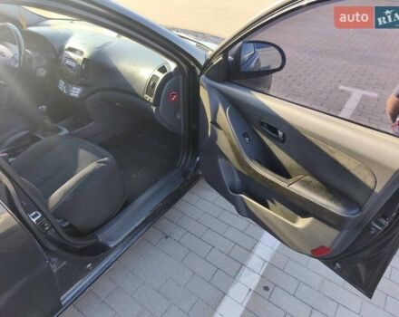 Черный Хендай Элантра, объемом двигателя 1.59 л и пробегом 213 тыс. км за 5300 $, фото 4 на Automoto.ua