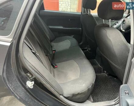 Черный Хендай Элантра, объемом двигателя 1.6 л и пробегом 350 тыс. км за 4750 $, фото 6 на Automoto.ua