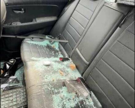 Черный Хендай Элантра, объемом двигателя 1.6 л и пробегом 160 тыс. км за 2000 $, фото 6 на Automoto.ua