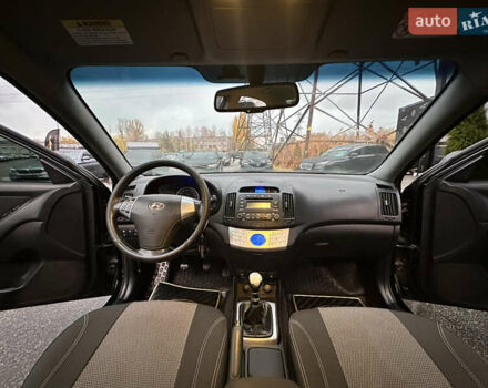 Хендай Элантра 2011 в Харькове на Automoto.ua Черный Хендай Элантра, объемом двигателя 1.59 л и пробегом 118 тыс. км за 8500 $, фото 17 на Automoto.ua