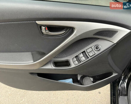 Черный Хендай Элантра, объемом двигателя 1.8 л и пробегом 140 тыс. км за 10900 $, фото 6 на Automoto.ua