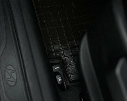 Черный Хендай Элантра, объемом двигателя 1.8 л и пробегом 200 тыс. км за 9500 $, фото 67 на Automoto.ua