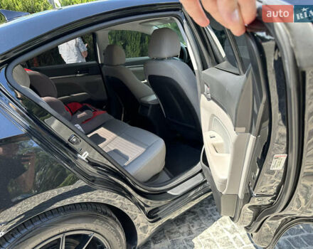Чорний Хендай Елантра, об'ємом двигуна 2 л та пробігом 160 тис. км за 13500 $, фото 10 на Automoto.ua