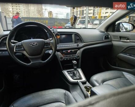 Черный Хендай Элантра, объемом двигателя 2 л и пробегом 150 тыс. км за 13400 $, фото 3 на Automoto.ua