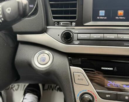 Черный Хендай Элантра, объемом двигателя 2 л и пробегом 182 тыс. км за 12700 $, фото 7 на Automoto.ua