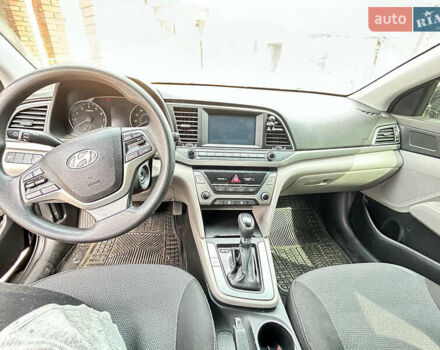 Чорний Хендай Елантра, об'ємом двигуна 2 л та пробігом 150 тис. км за 11200 $, фото 7 на Automoto.ua