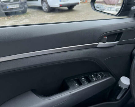 Черный Хендай Элантра, объемом двигателя 2 л и пробегом 182 тыс. км за 12700 $, фото 12 на Automoto.ua