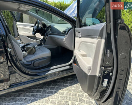 Чорний Хендай Елантра, об'ємом двигуна 2 л та пробігом 160 тис. км за 13500 $, фото 9 на Automoto.ua