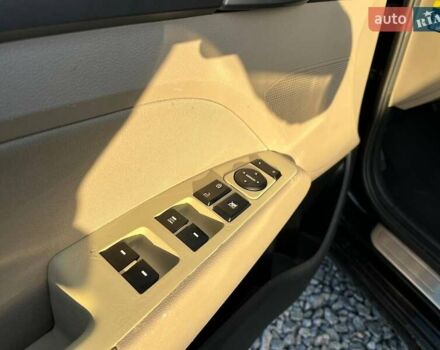 Чорний Хендай Елантра, об'ємом двигуна 2 л та пробігом 98 тис. км за 13990 $, фото 15 на Automoto.ua