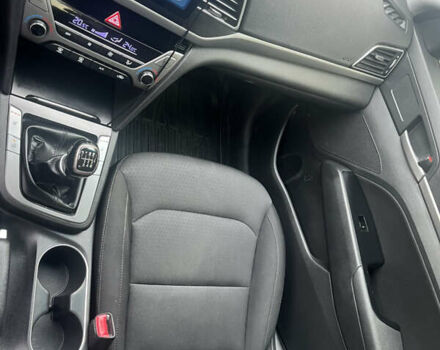 Черный Хендай Элантра, объемом двигателя 1.59 л и пробегом 210 тыс. км за 9300 $, фото 11 на Automoto.ua