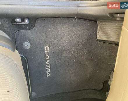 Черный Хендай Элантра, объемом двигателя 2 л и пробегом 56 тыс. км за 14000 $, фото 14 на Automoto.ua