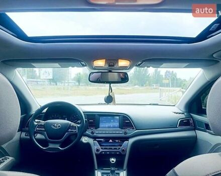 Чорний Хендай Елантра, об'ємом двигуна 2 л та пробігом 96 тис. км за 12000 $, фото 5 на Automoto.ua