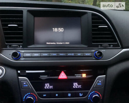 Черный Хендай Элантра, объемом двигателя 2 л и пробегом 120 тыс. км за 13700 $, фото 7 на Automoto.ua