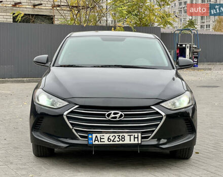 Черный Хендай Элантра, объемом двигателя 2 л и пробегом 125 тыс. км за 9300 $, фото 4 на Automoto.ua
