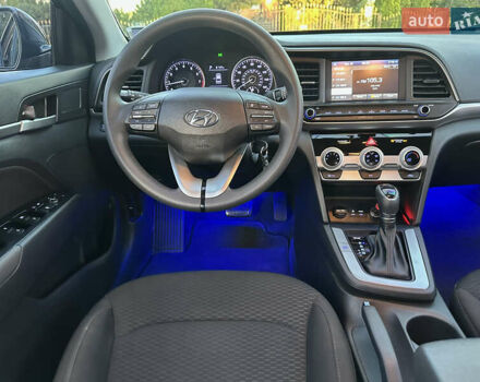 Черный Хендай Элантра, объемом двигателя 2 л и пробегом 46 тыс. км за 14800 $, фото 21 на Automoto.ua