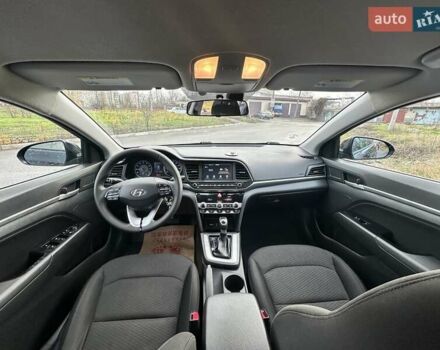 Черный Хендай Элантра, объемом двигателя 2 л и пробегом 75 тыс. км за 14200 $, фото 6 на Automoto.ua