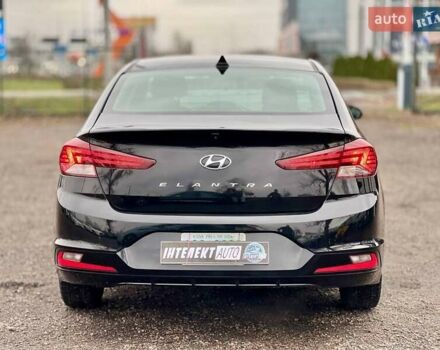 Чорний Хендай Елантра, об'ємом двигуна 2 л та пробігом 166 тис. км за 14300 $, фото 3 на Automoto.ua