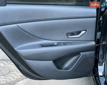 Чорний Хендай Елантра, об'ємом двигуна 2 л та пробігом 90 тис. км за 17500 $, фото 44 на Automoto.ua