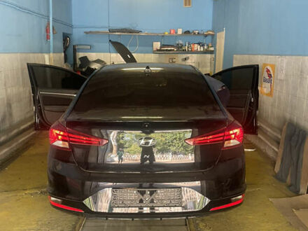 Хендай Элантра 2020 в Кривом Роге на Automoto.ua Черный Хендай Элантра, объемом двигателя 2 л и пробегом 90 тыс. км за 14200 $, фото 1 на Automoto.ua