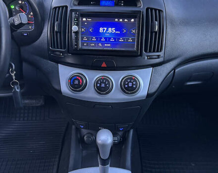 Фиолетовый Хендай Элантра, объемом двигателя 1.6 л и пробегом 198 тыс. км за 6750 $, фото 31 на Automoto.ua