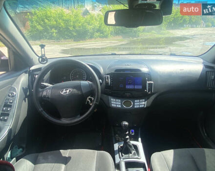 Фиолетовый Хендай Элантра, объемом двигателя 1.59 л и пробегом 190 тыс. км за 4900 $, фото 6 на Automoto.ua