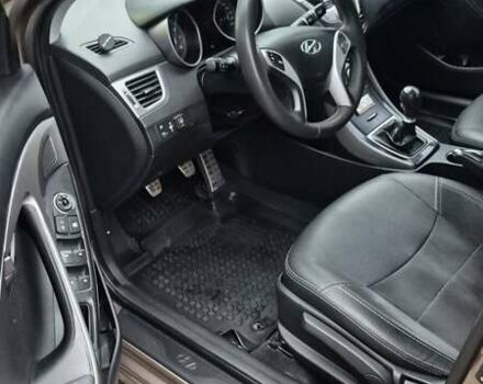 Коричневый Хендай Элантра, объемом двигателя 1.59 л и пробегом 220 тыс. км за 7850 $, фото 6 на Automoto.ua