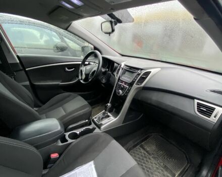 Красный Хендай Элантра, объемом двигателя 1.8 л и пробегом 250 тыс. км за 6200 $, фото 4 на Automoto.ua