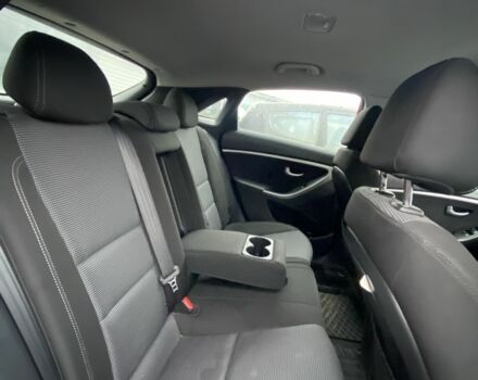 Красный Хендай Элантра, объемом двигателя 1.8 л и пробегом 250 тыс. км за 6200 $, фото 6 на Automoto.ua