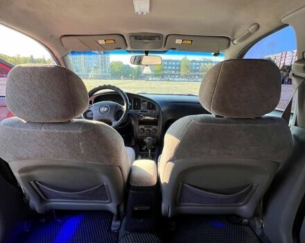 Красный Хендай Элантра, объемом двигателя 2 л и пробегом 380 тыс. км за 2800 $, фото 4 на Automoto.ua