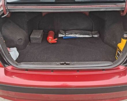 Красный Хендай Элантра, объемом двигателя 1.6 л и пробегом 200 тыс. км за 3200 $, фото 7 на Automoto.ua