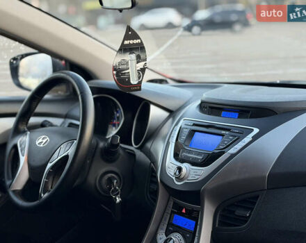 Красный Хендай Элантра, объемом двигателя 1.8 л и пробегом 200 тыс. км за 8750 $, фото 14 на Automoto.ua