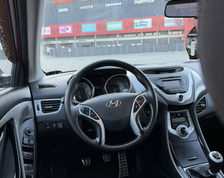 Красный Хендай Элантра, объемом двигателя 1.8 л и пробегом 200 тыс. км за 8300 $, фото 10 на Automoto.ua